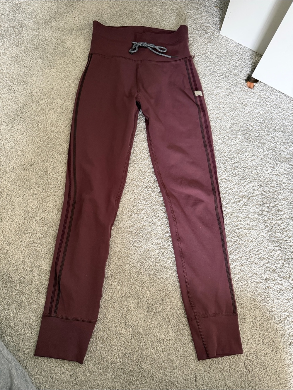 Vuori Maroon daily Jogger leggings